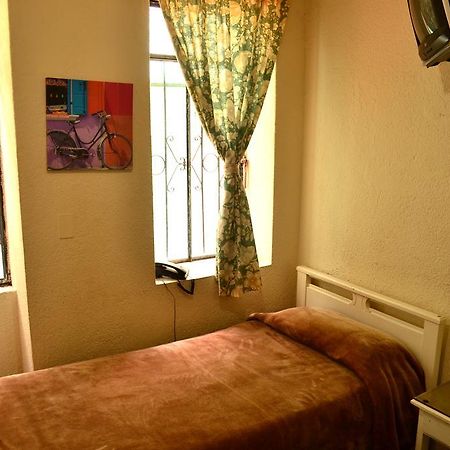 Hostal Loro Verde Quito Ngoại thất bức ảnh